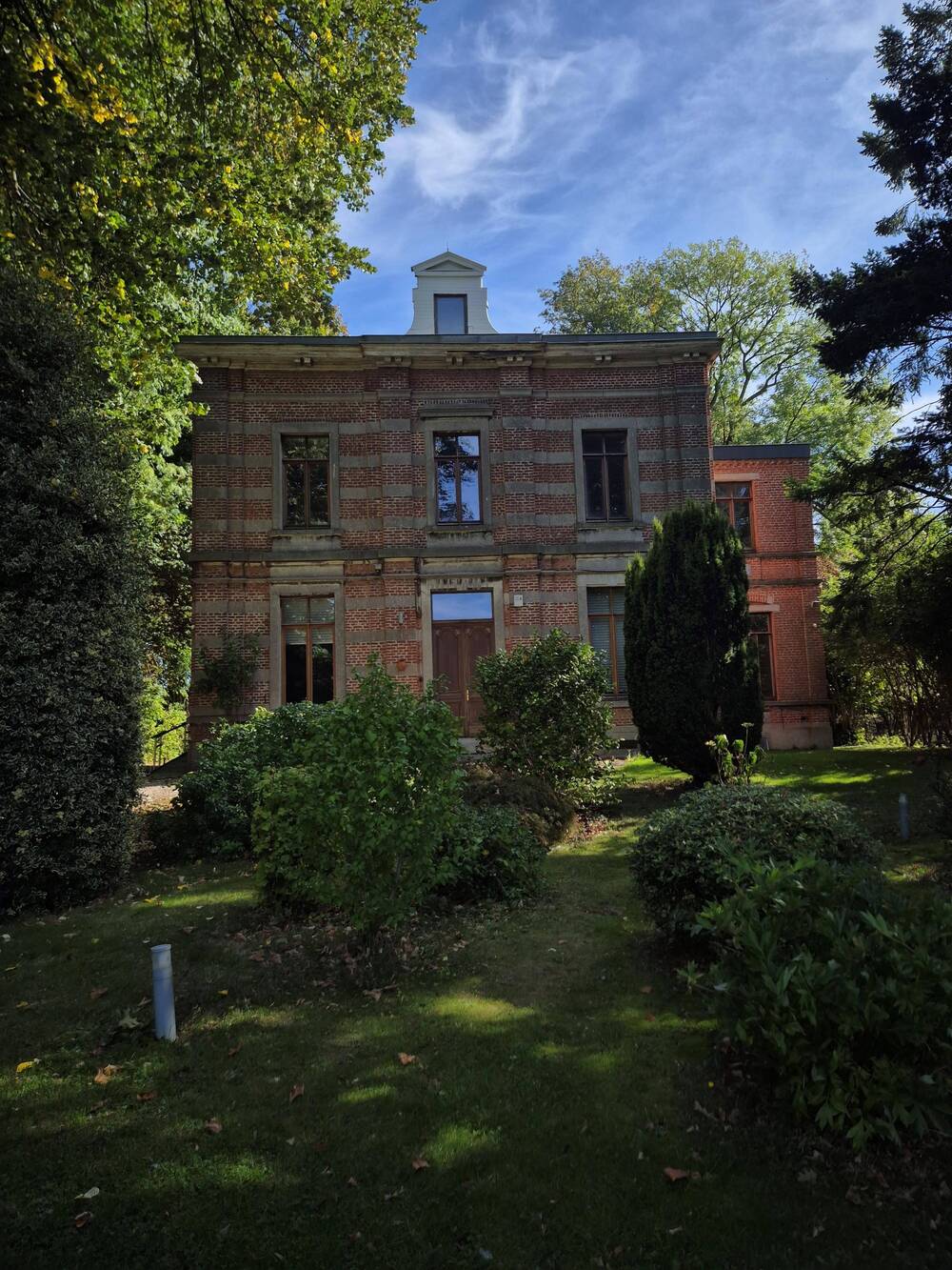 Maison à vendre à Lodelinsart 6042 350000.00€ 5 chambres 320.00m² - annonce 593459