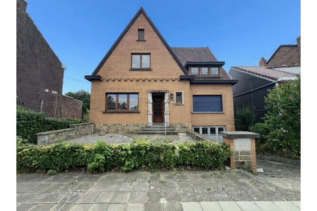 Villa à vendre à Strépy-Bracquegnies 7110 265000.00€ 3 chambres 172.00m² - annonce 597433