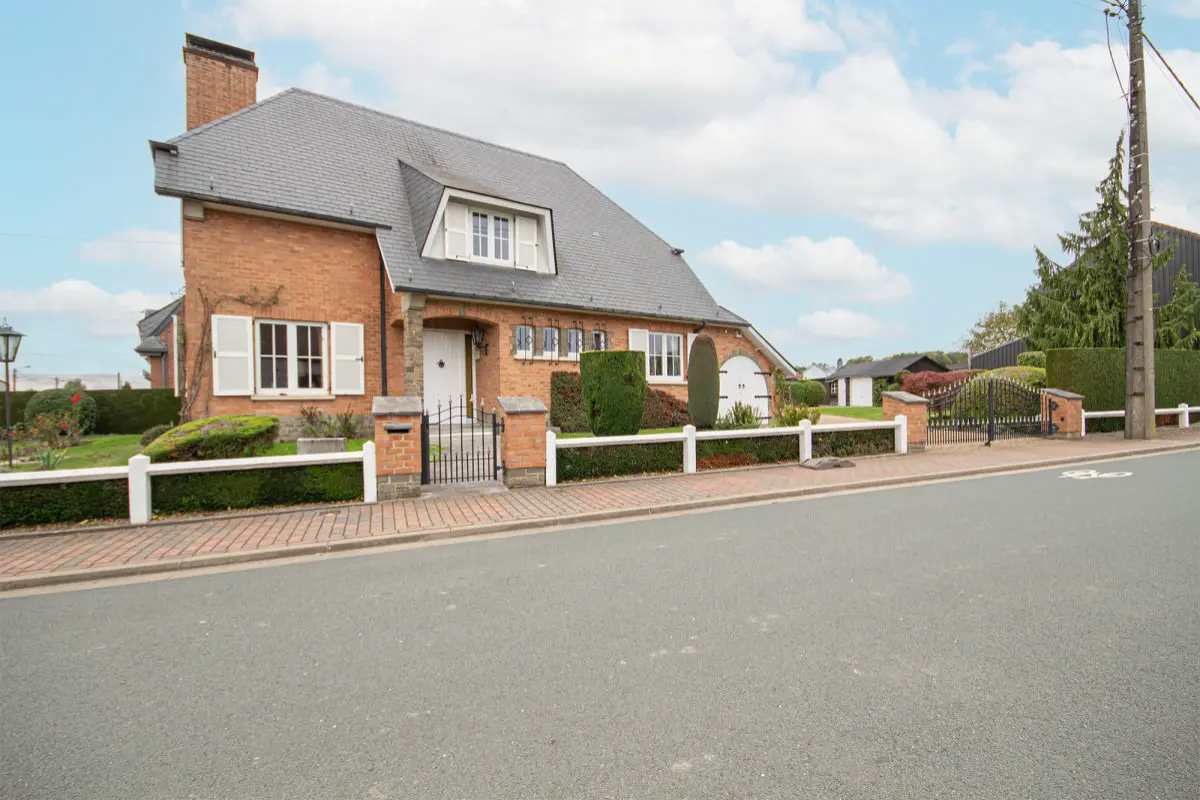 Villa à vendre à Mont-sur-Marchienne 6032 398000.00€ 3 chambres 160.00m² - annonce 600052