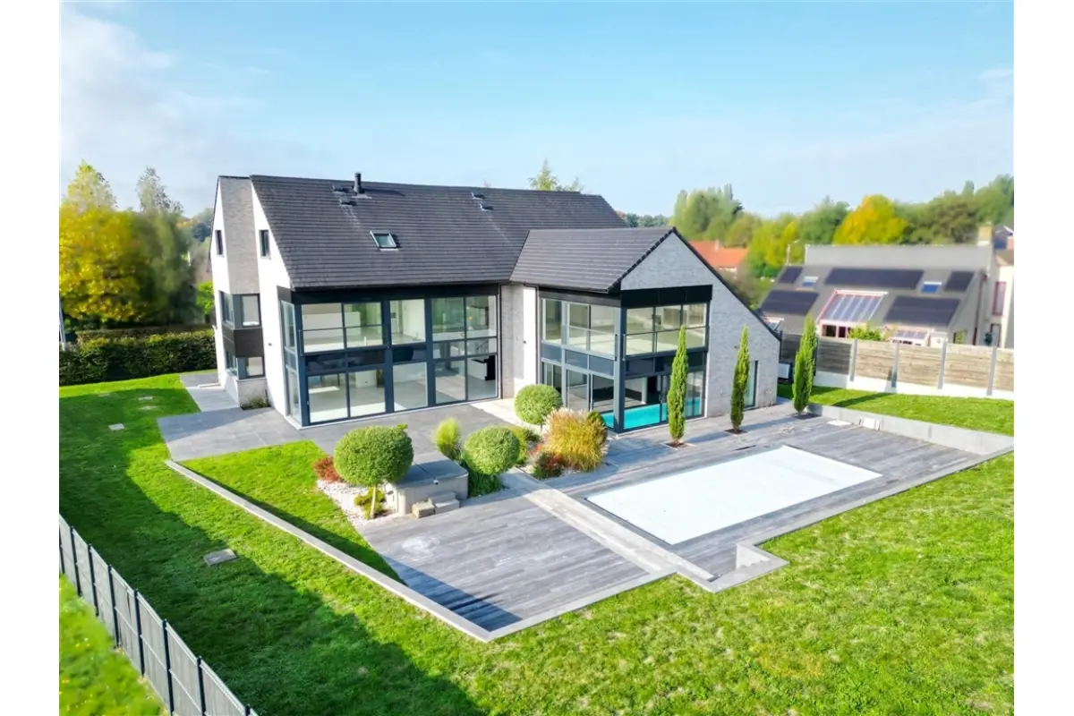 Villa à vendre à Mouscron 7700 0.00€ 7 chambres 770.00m² - annonce 602249