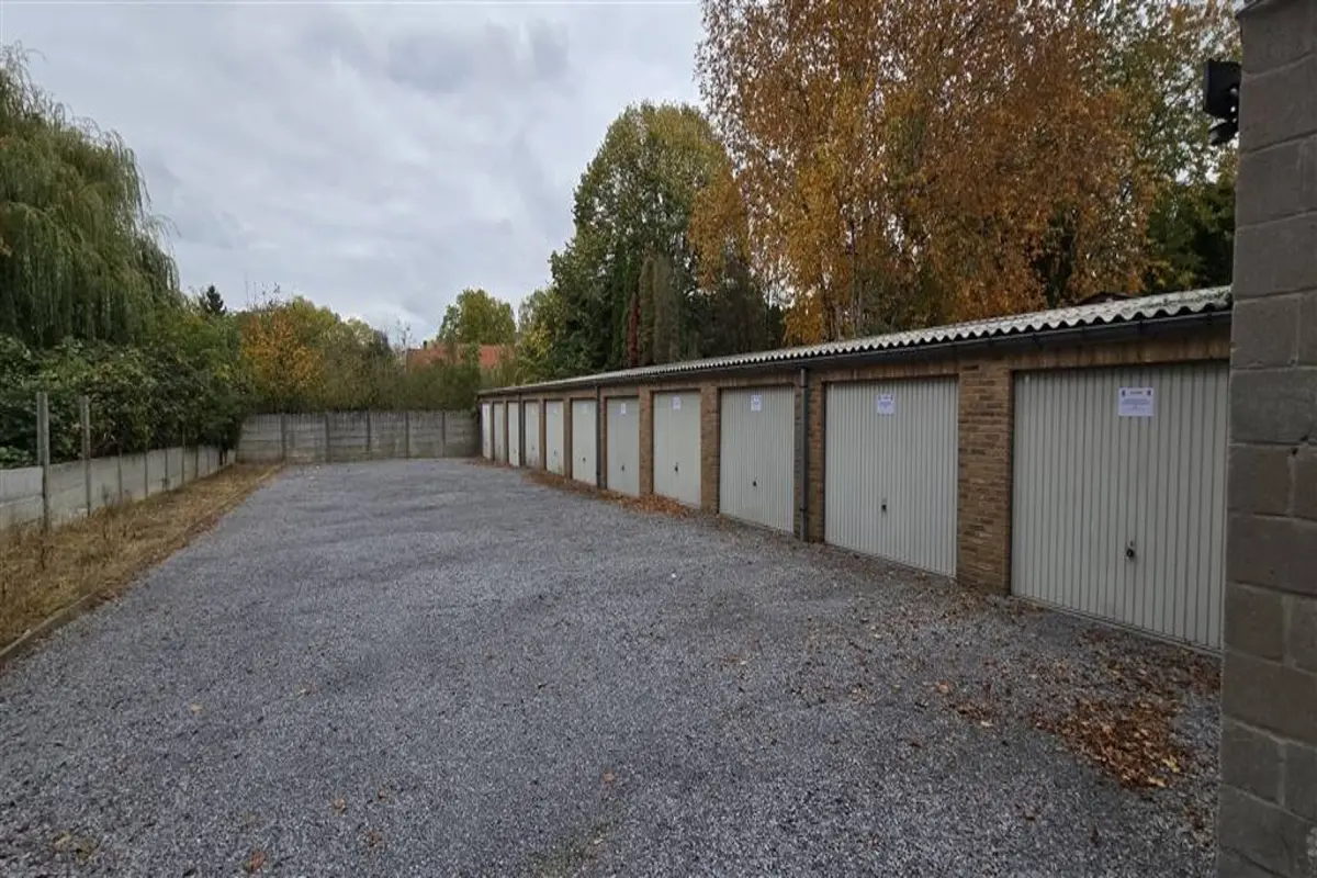 Parking à  à Péruwelz 7600 18000.00€  chambres m² - annonce 606333