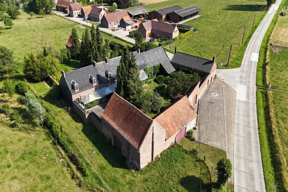 Maison à vendre à Aubechies 7972 785000.00€ 5 chambres 360.00m² - annonce 611710