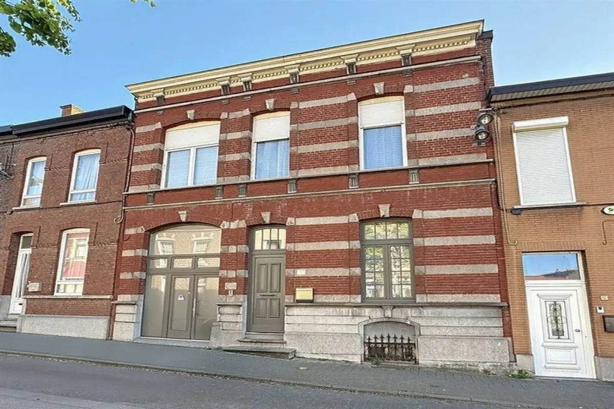 Maison à vendre à La Louvière 7100 310000.00€ 4 chambres 300.00m² - annonce 613932