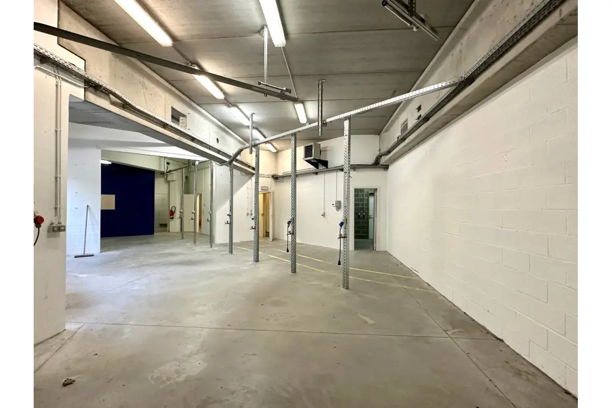 Commerce à louer à Seneffe 7180 900.00€  chambres 150.00m² - annonce 667680