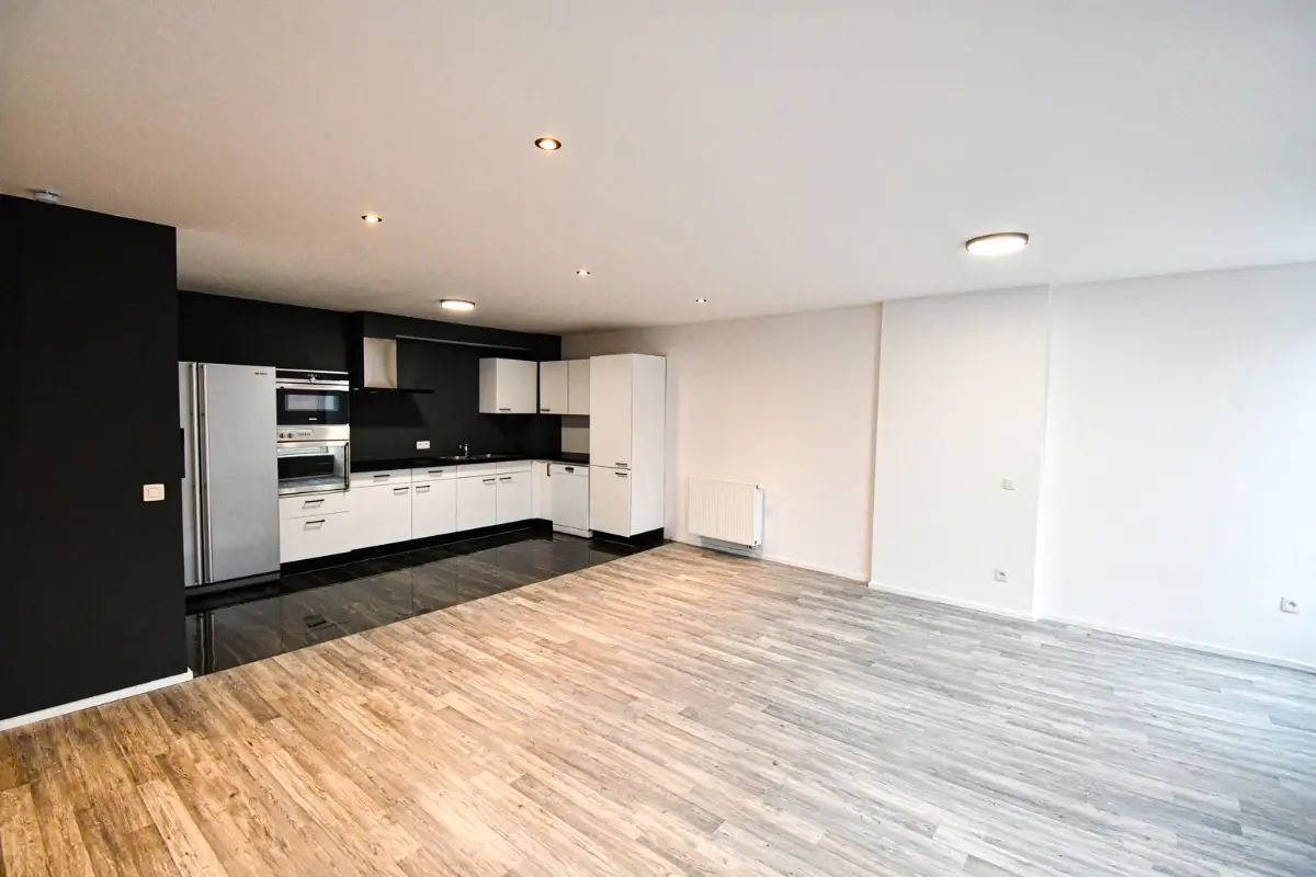 Studio à louer à Charleroi 6000 500.00€ 1 chambres 160.00m² - annonce 614914