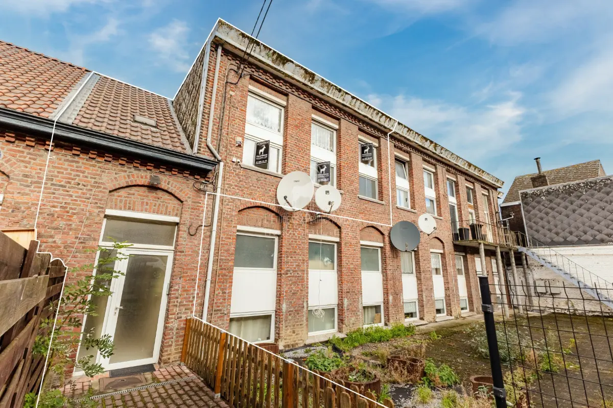 Appartement à  à Charleroi 6000 700.00€ 1 chambres 131.00m² - annonce 616498