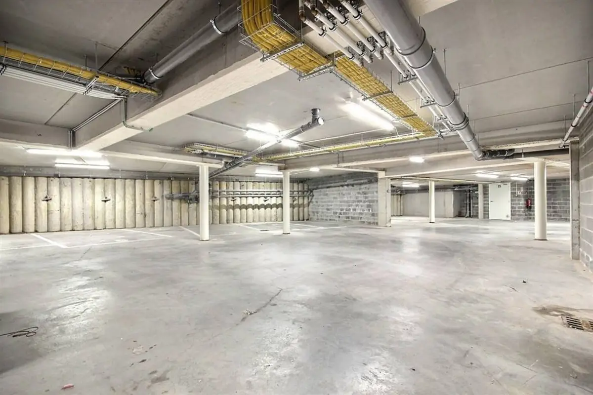 Box à  à Mouscron 7700 750.00€  chambres m² - annonce 616428