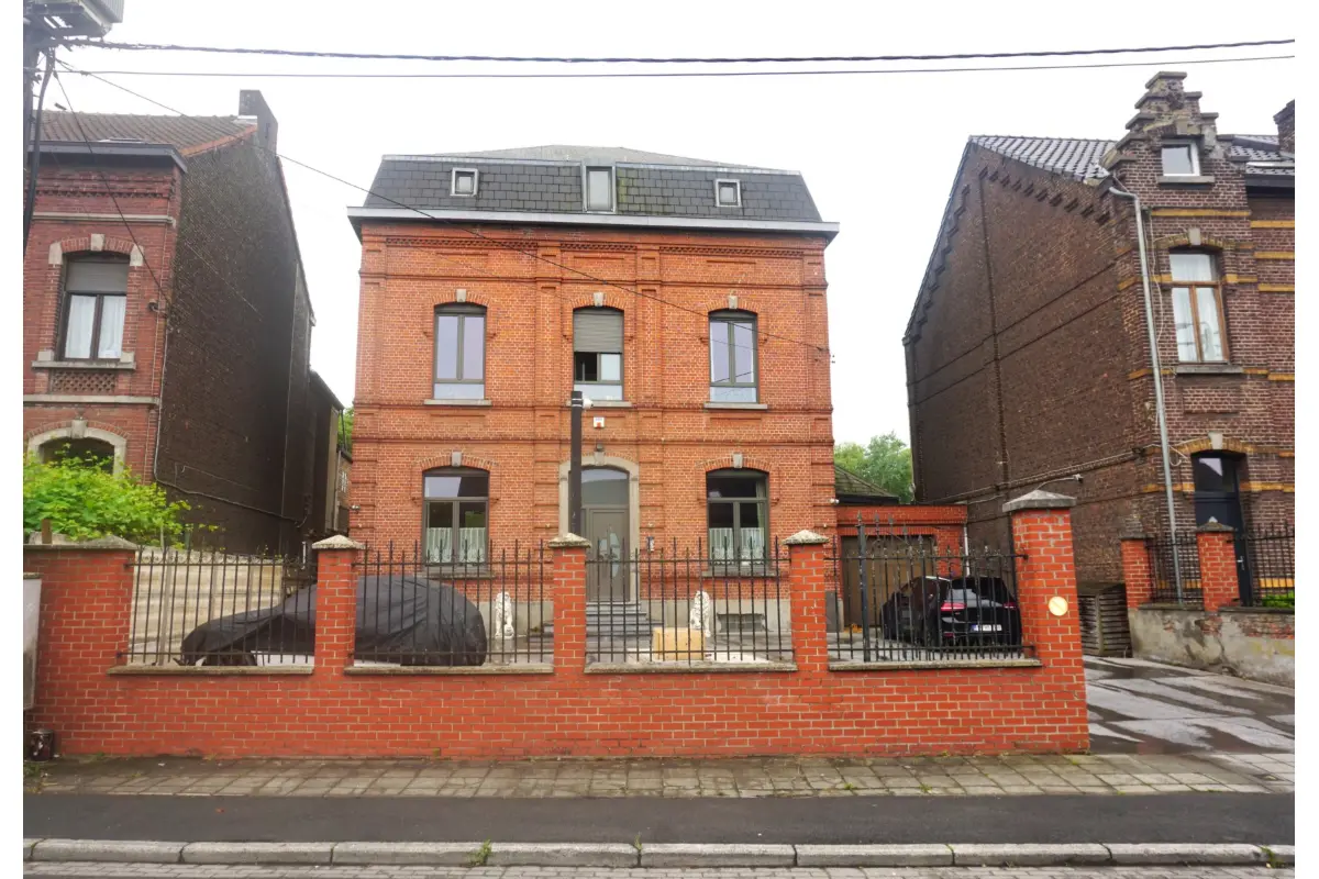 Maison de maître à  à Couillet 6010 469000.00€ 4 chambres 335.00m² - annonce 618737