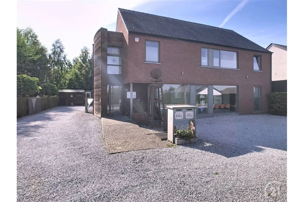 Commerce à vendre à Chimay 6460 650000.00€ 3 chambres 144.00m² - annonce 621669