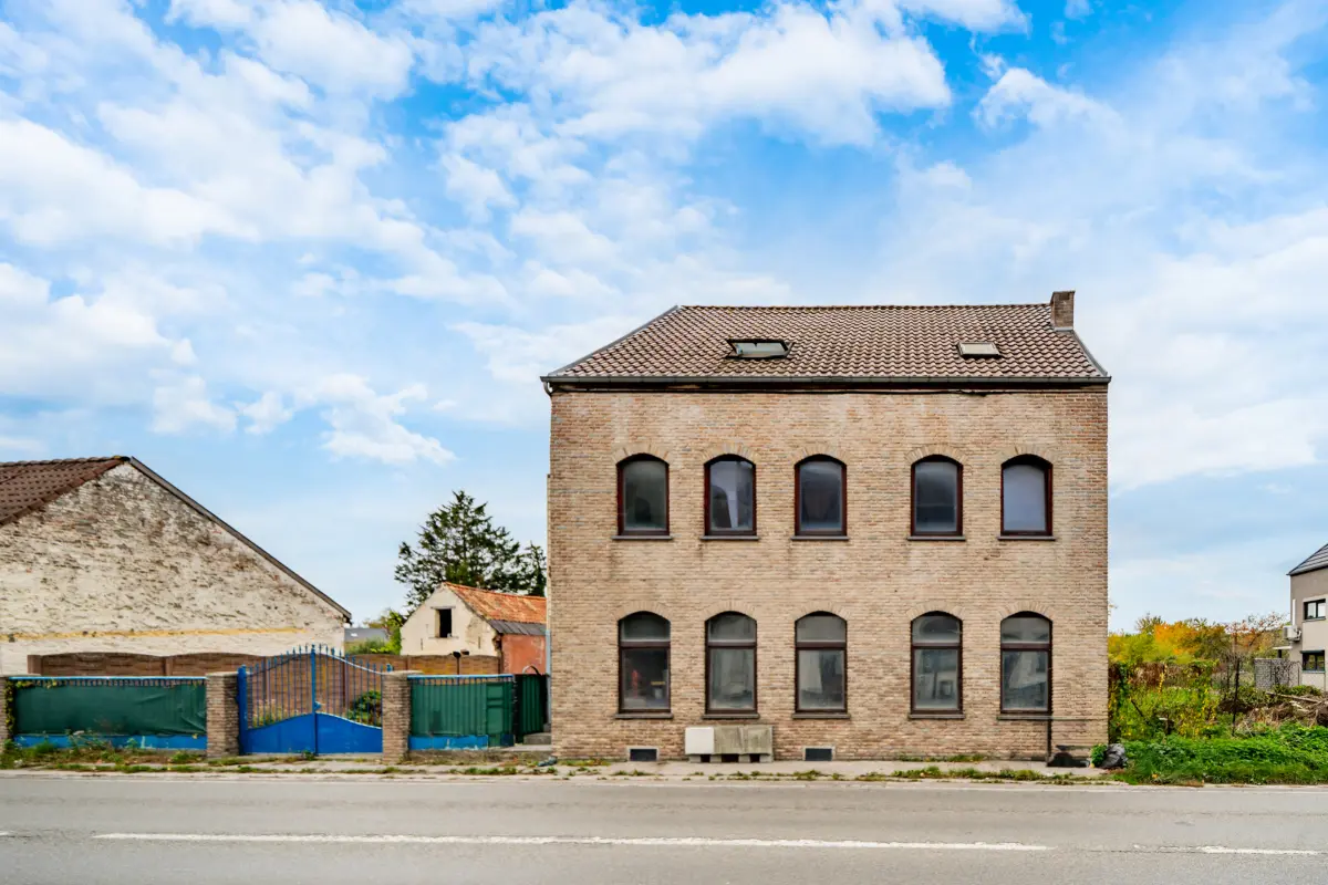 Immeuble de rapport - Immeuble à appartement à  à Mons 7000 250000.00€ 5 chambres 307.00m² - annonce 621508