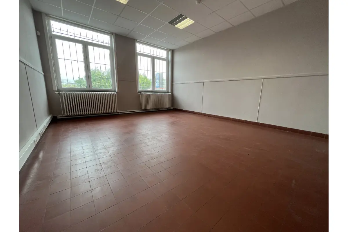 Commerce à louer à Tertre 7333 440.00€  chambres 28.00m² - annonce 622974