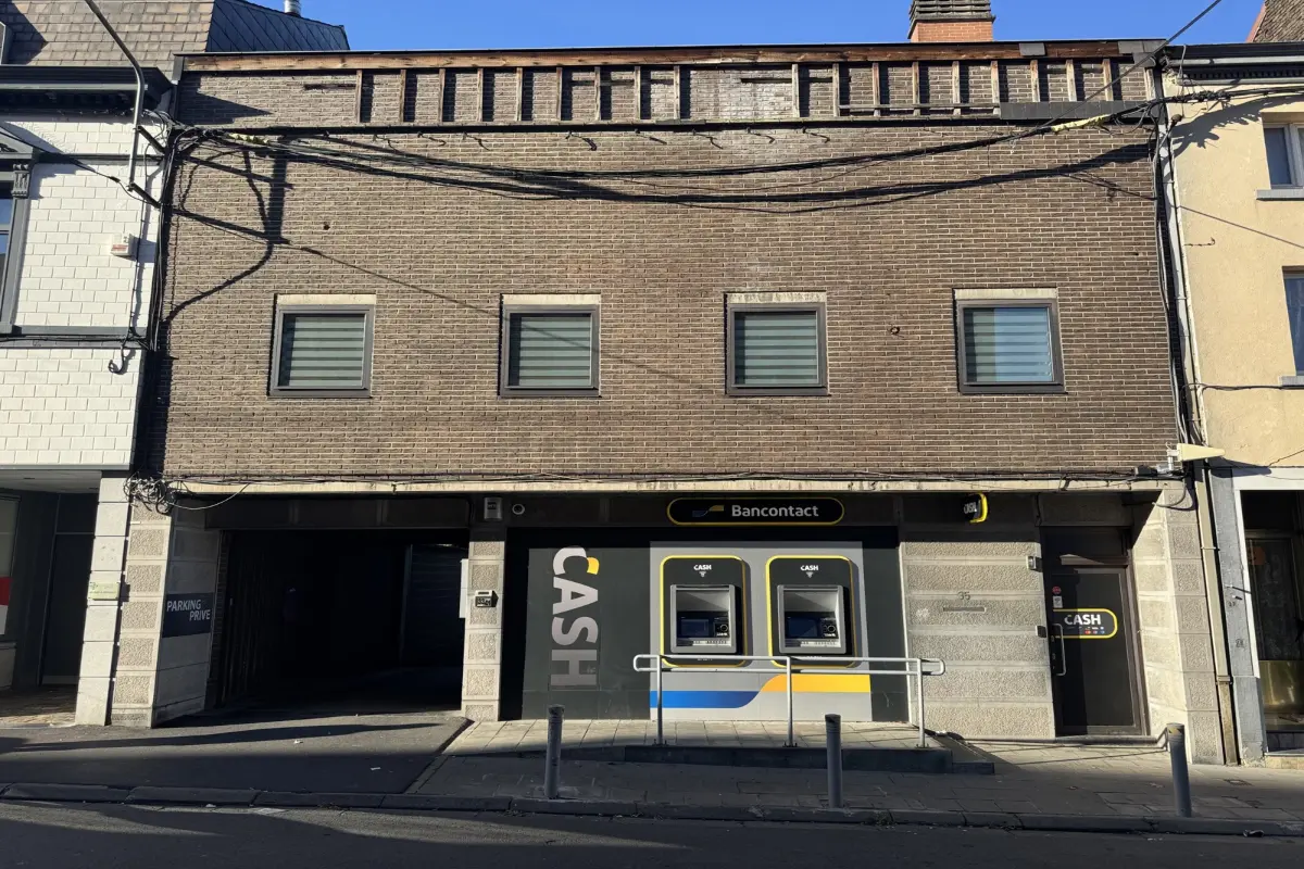 Commerce à louer à Strépy-Bracquegnies 7110 450.00€  chambres 50.00m² - annonce 624607