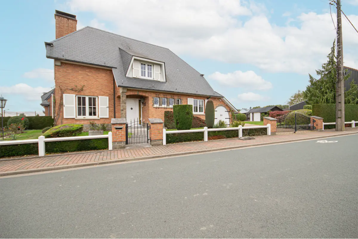 Maison à vendre à Mont-sur-Marchienne 6032 378000.00€ 3 chambres 160.00m² - annonce 625535