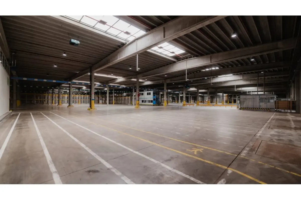 Commerce à louer à Courcelles 6180 34791.00€  chambres 8350.00m² - annonce 625130