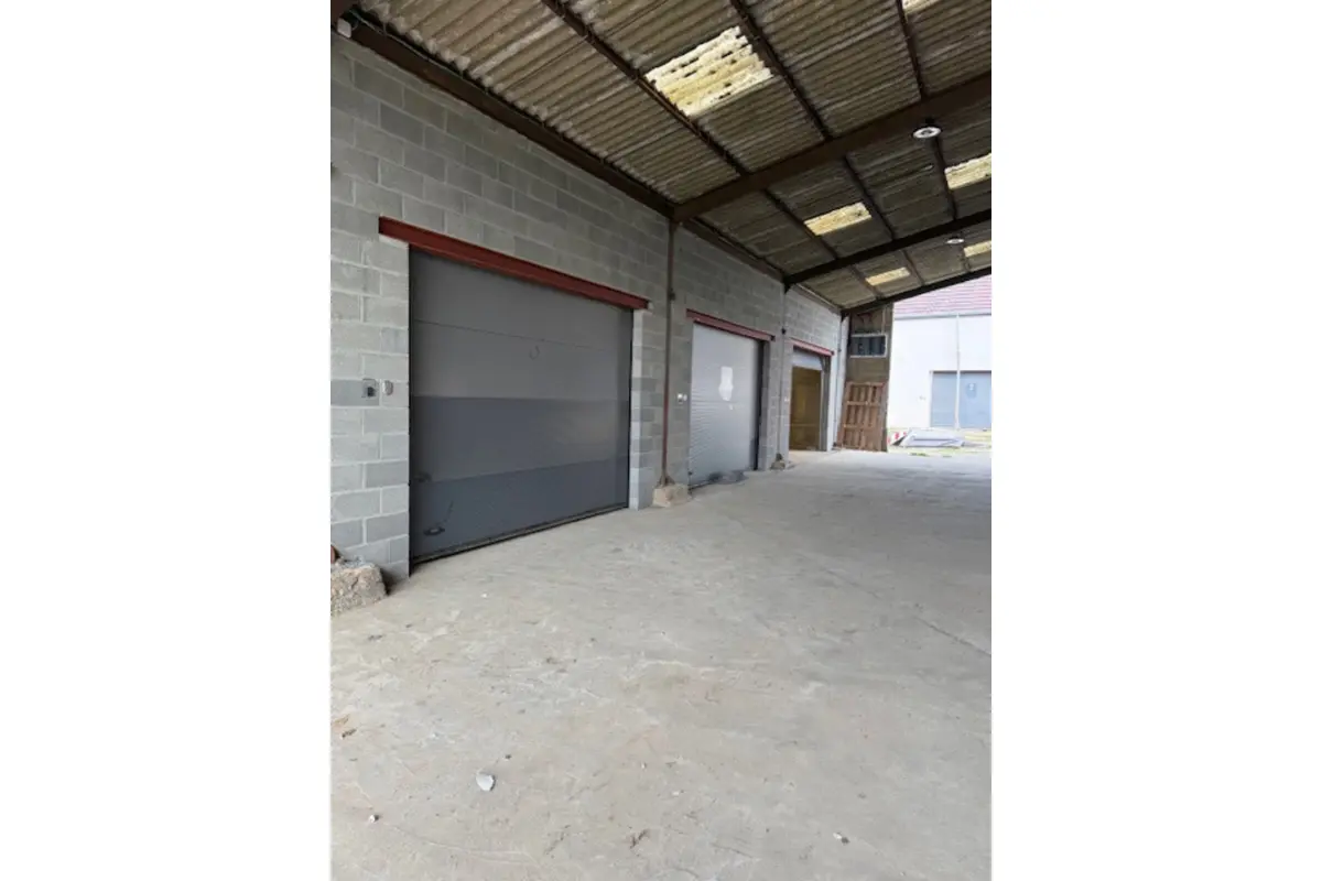 Parking / garage à louer à Fontaine-l'Evêque 6140 200.00€  chambres m² - annonce 626072