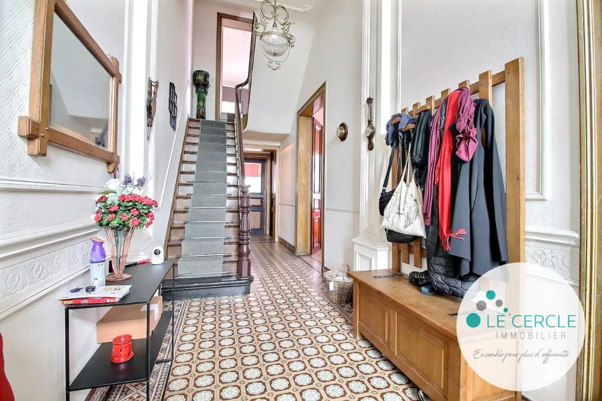 Maison de maître à vendre à Houdeng-Goegnies 7110 259000.00€ 3 chambres 262.00m² - annonce 627269