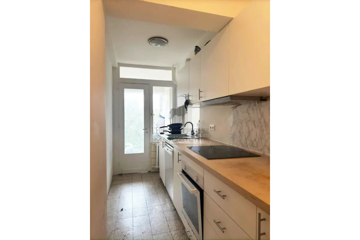 Appartement à  à Charleroi 6000 450.00€ 3 chambres 125.00m² - annonce 628549