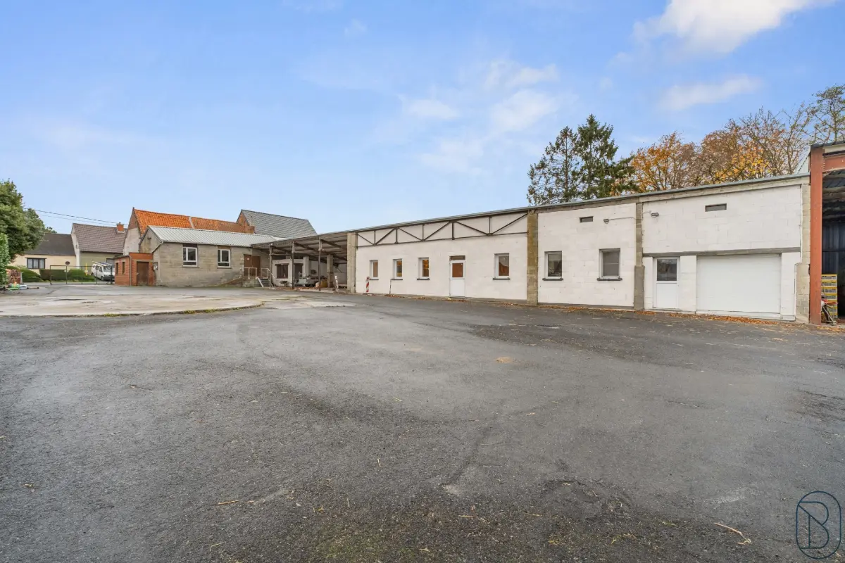 Maison à vendre à Pipaix 7904 110000.00€  chambres 330.00m² - annonce 631101