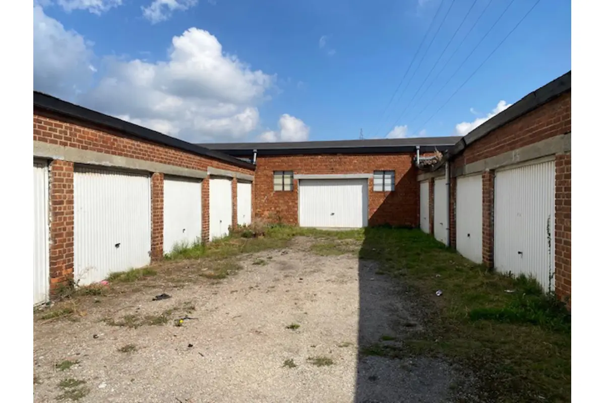 Box à  à Goutroux 6030 169000.00€  chambres m² - annonce 640238