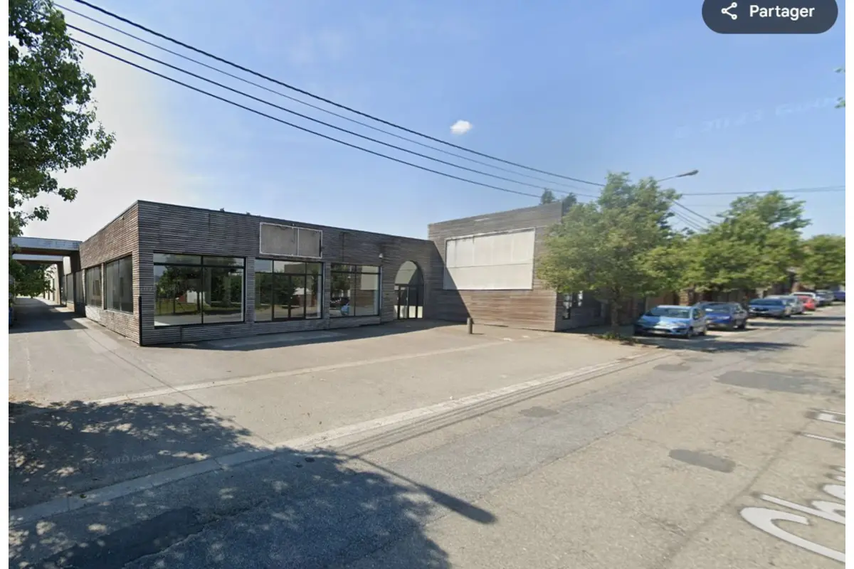 Commerce à louer à Gilly 6060 8167.00€  chambres 1406.00m² - annonce 639786