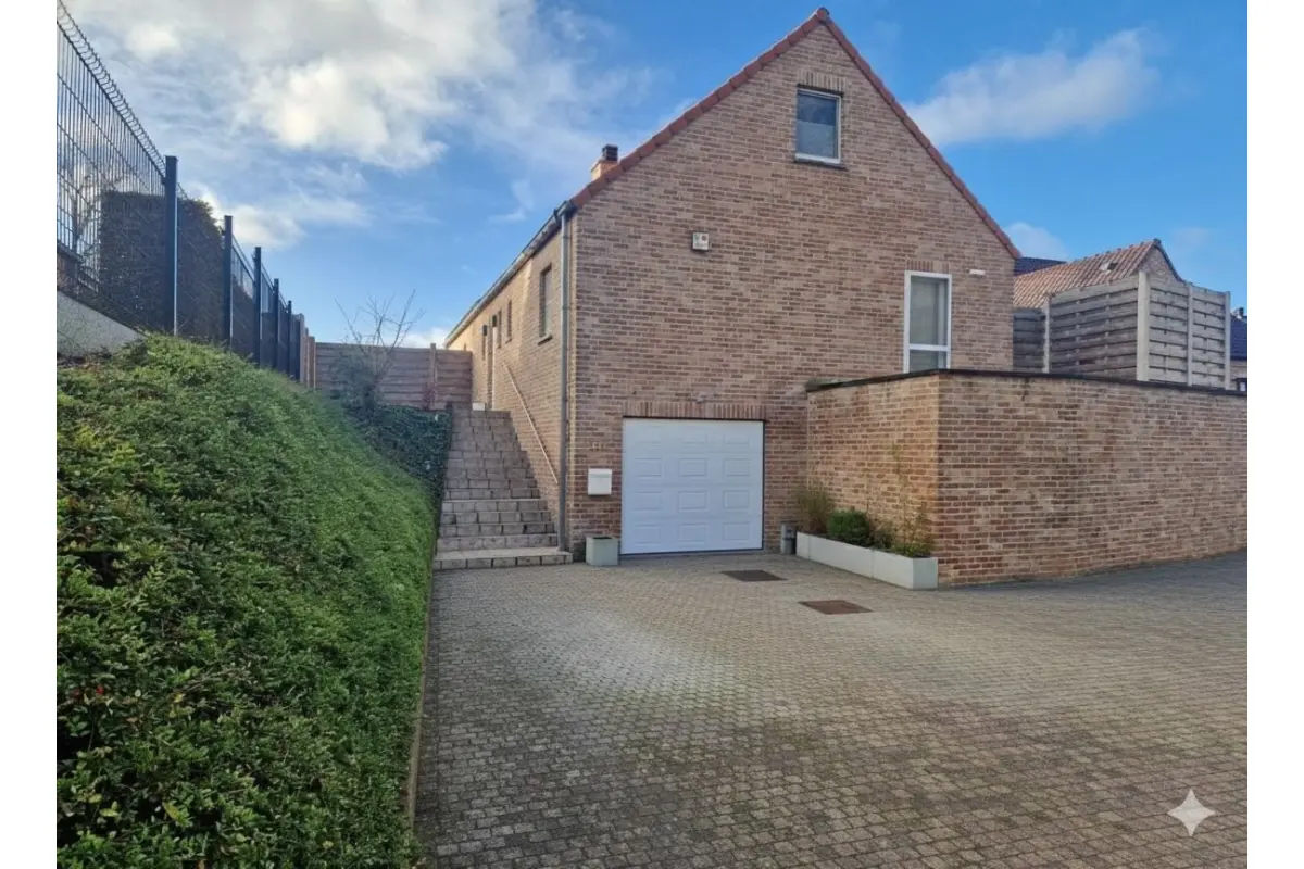 Maison à vendre à Bury 7602 378000.00€ 4 chambres 172.00m² - annonce 641528