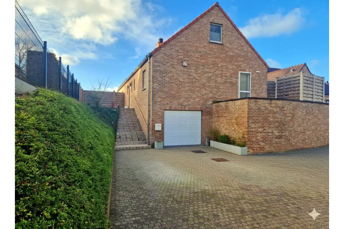 Villa à vendre à Bury 7602 378000.00€ 4 chambres 192.00m² - annonce 641528