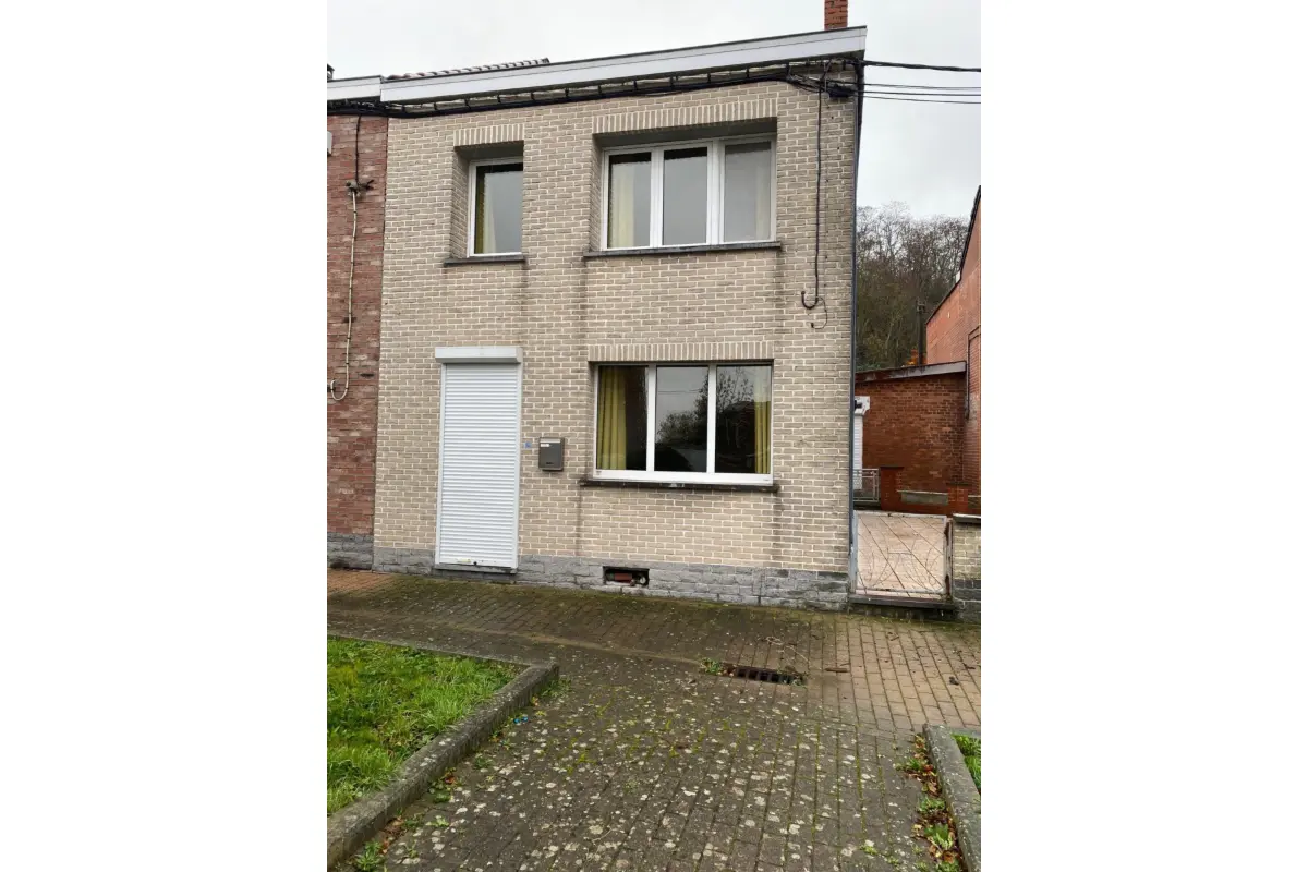 Maison à louer à Roux 6044 700.00€ 2 chambres 70.00m² - annonce 641170