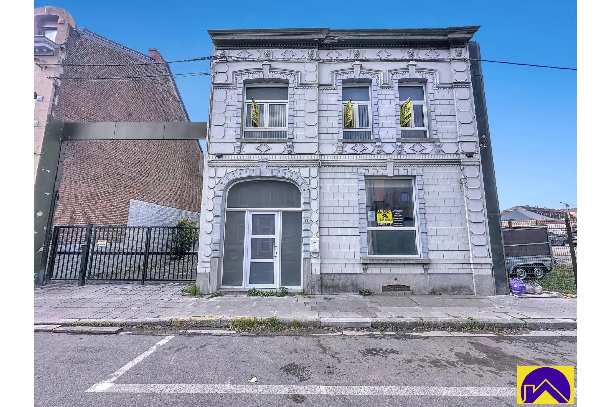 Immeuble de rapport - Immeuble à appartement à  à La Louvière 7100 290000.00€ 4 chambres m² - annonce 642554