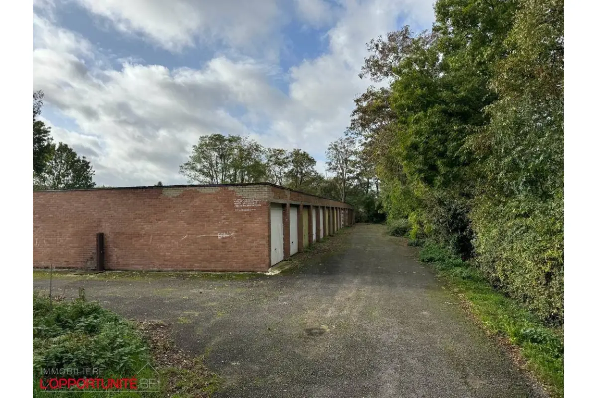 Box à  à Châtelet 6200 70.00€  chambres m² - annonce 642013