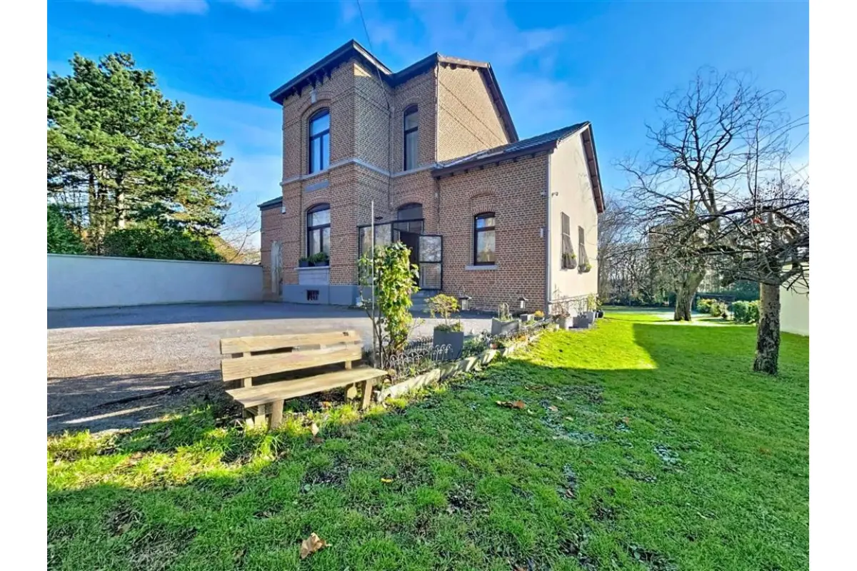 Maison à vendre à Lodelinsart 6042 390000.00€ 4 chambres 196.00m² - annonce 643162