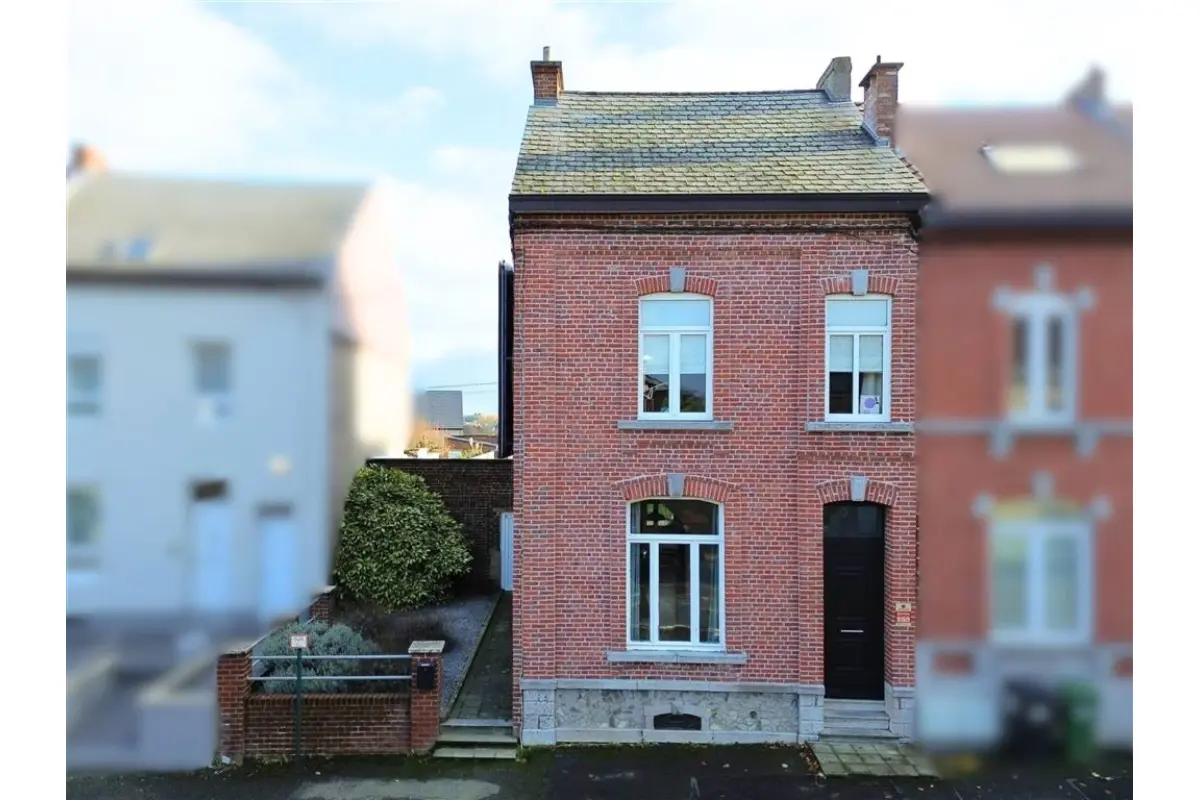 Maison de maître à vendre à Montigny-le-Tilleul 6110 235000.00€ 3 chambres 134.00m² - annonce 644771