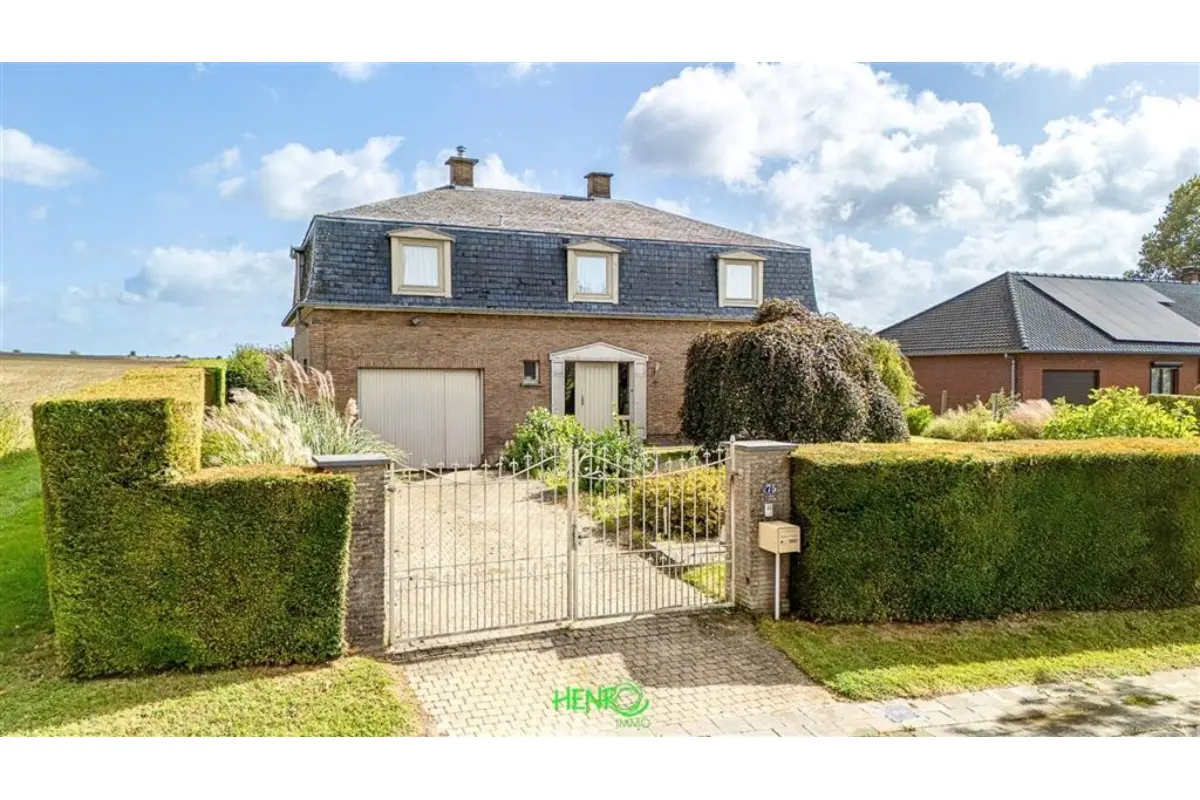 Villa à vendre à Ere 7500 310000.00€ 4 chambres 228.00m² - annonce 645656