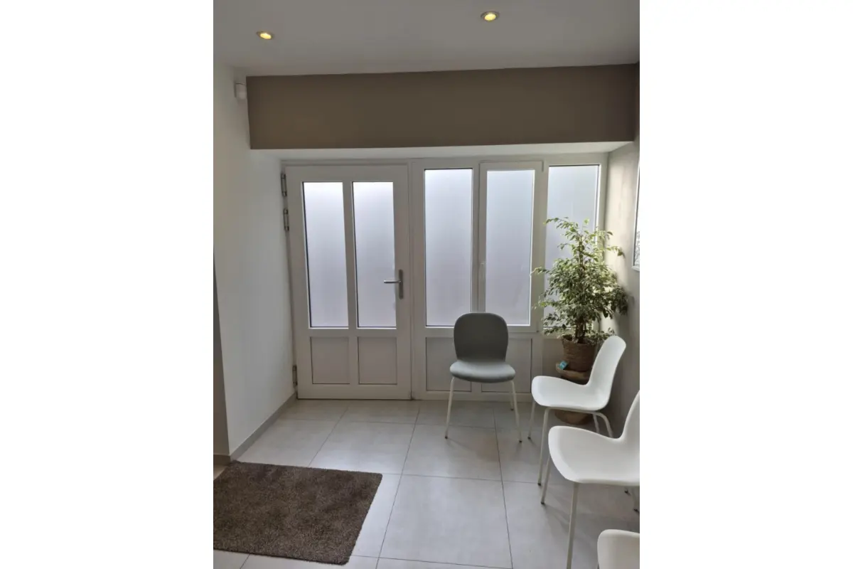 Commerce à louer à Nouvelles 7022 600.00€  chambres 35.00m² - annonce 659774