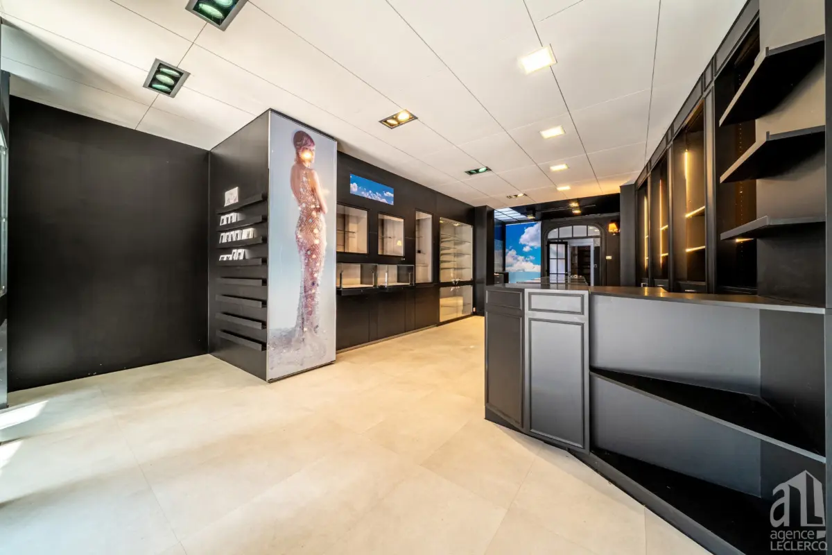 Commerce à  à Tournai 7500 990.00€  chambres 90.00m² - annonce 648429