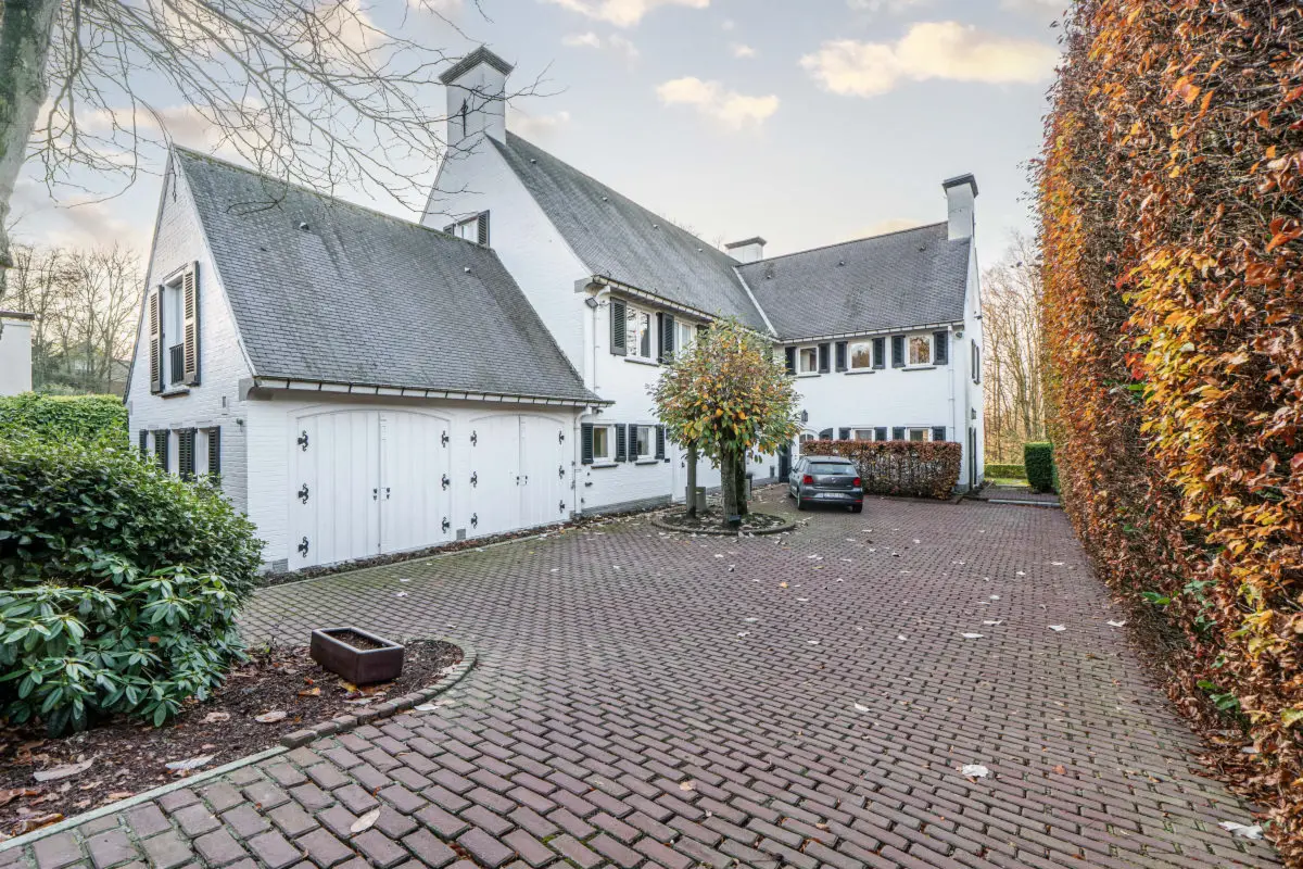 Maison à vendre à Loverval 6280 848000.00€ 5 chambres 677.00m² - annonce 649231