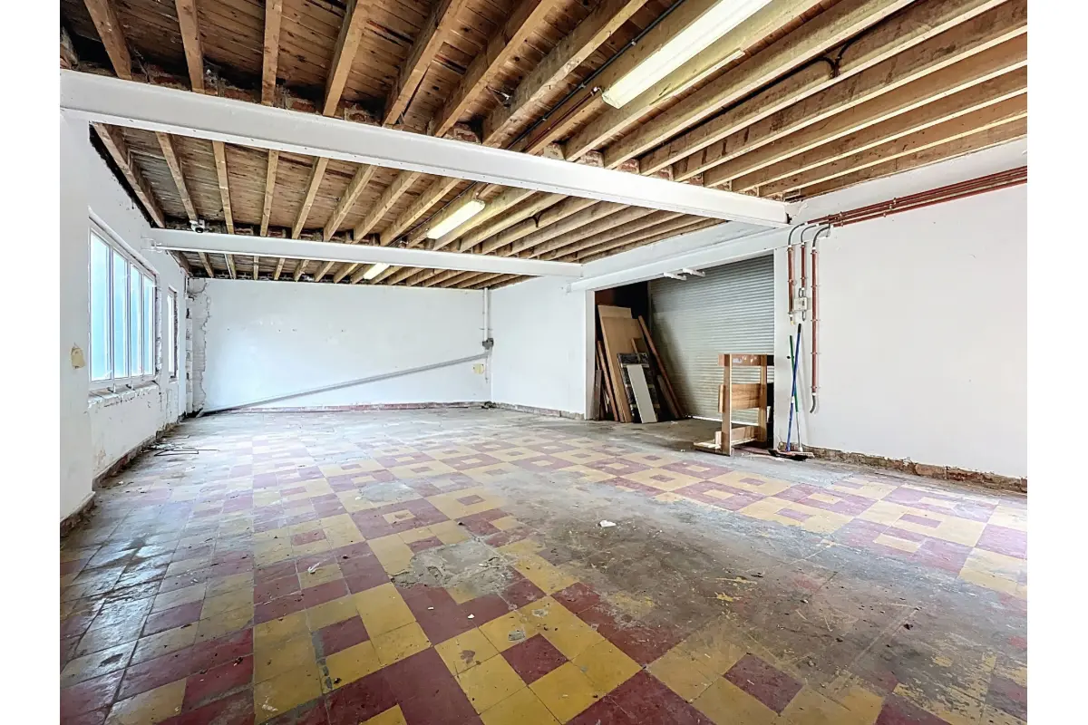 Commerce à  à Couillet 6010 550.00€  chambres 130.00m² - annonce 650639