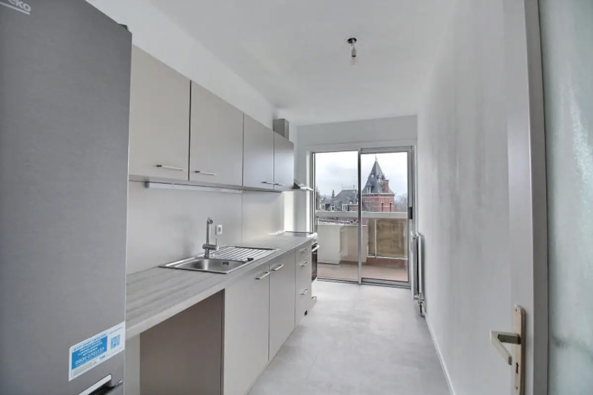 Appartement à louer à Charleroi 6000 750.00€ 1 chambres 65.00m² - annonce 651464