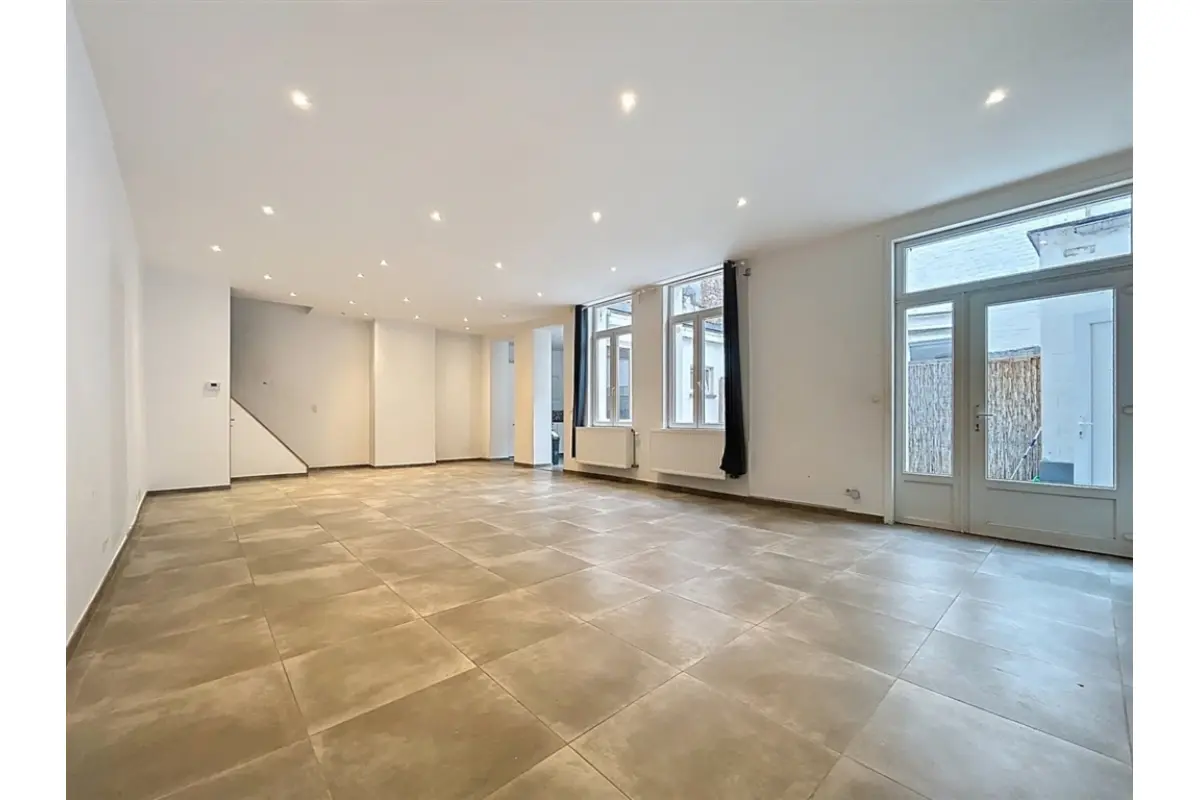 Commerce à louer à Tournai 7500 950.00€ 3 chambres m² - annonce 654447