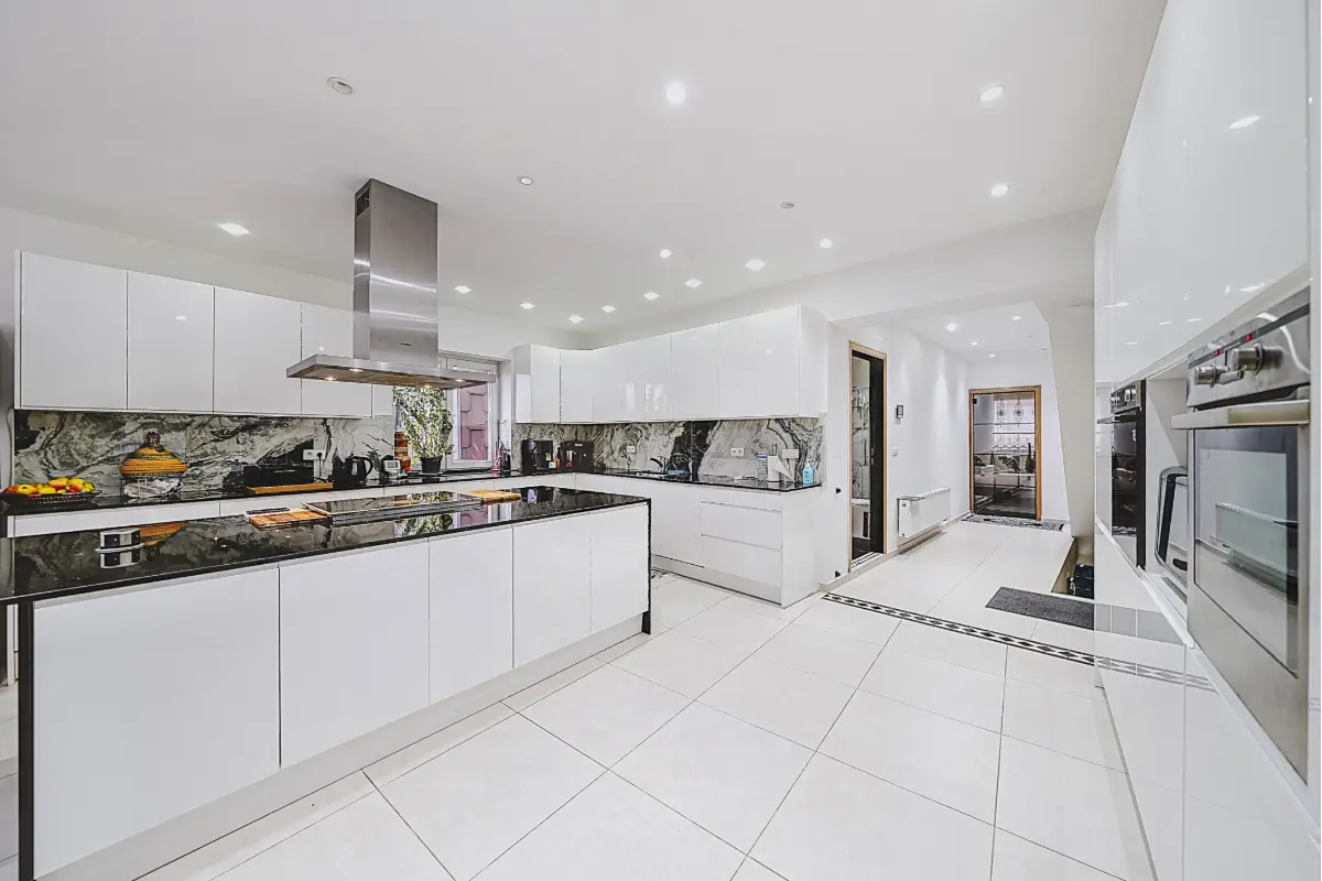 Maison à vendre à Gilly 6060 330000.00€ 3 chambres 282.00m² - annonce 655983