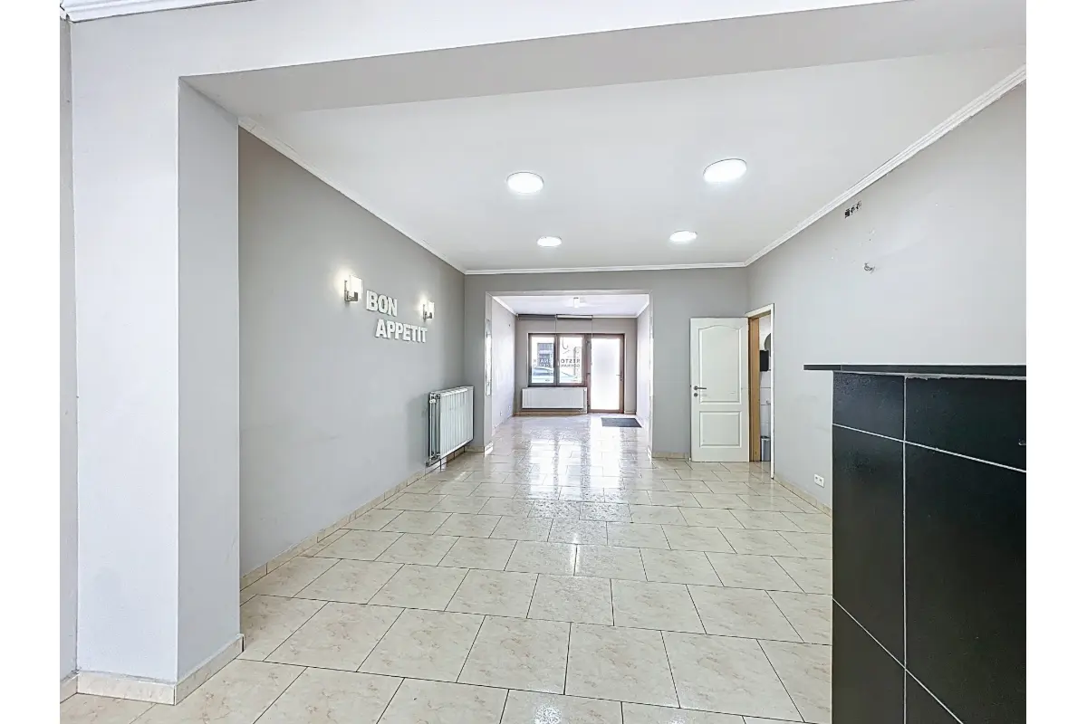 Commerce à  à Courcelles 6180 800.00€  chambres 75.00m² - annonce 664345