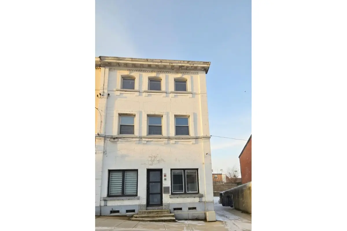 Maison à vendre à Couillet 6010 249900.00€ 5 chambres 165.00m² - annonce 666001