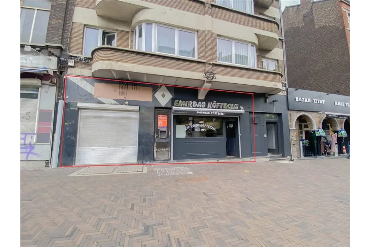 Commerce à vendre à Charleroi 6000 180000.00€  chambres m² - annonce 666327