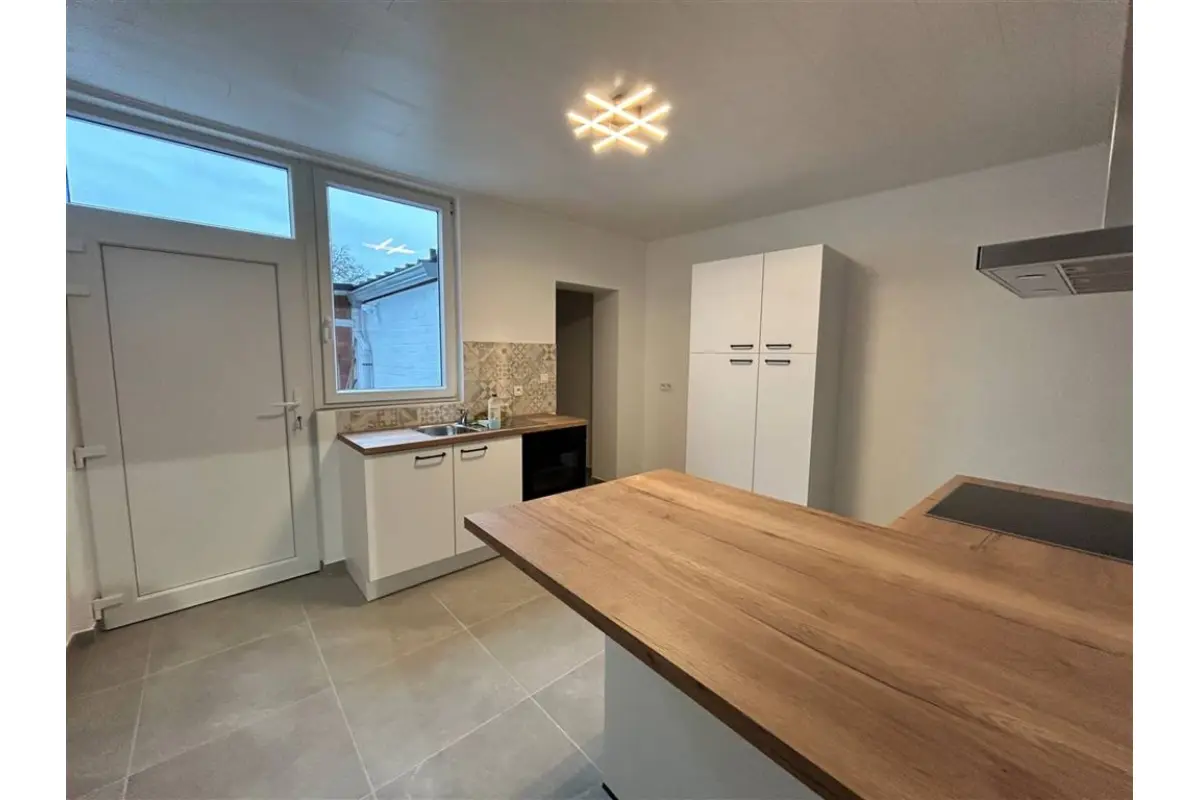 Maison à louer à Leuze-en-Hainaut 7900 750.00€ 2 chambres 75.00m² - annonce 669261