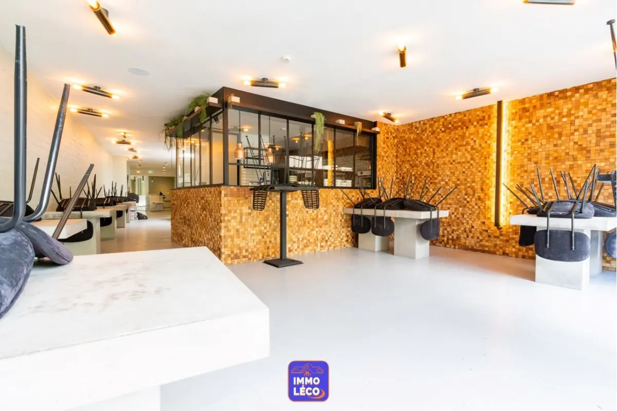 Immeuble de rapport - Immeuble à appartement à louer à Mouscron 7700 1500.00€  chambres m² - annonce 673859