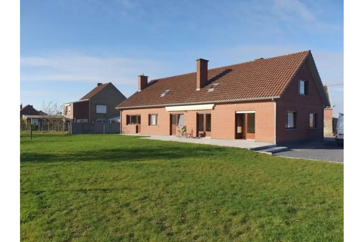 Maison à louer à Péruwelz 7600 1040.00€ 6 chambres 203.00m² - annonce 675115