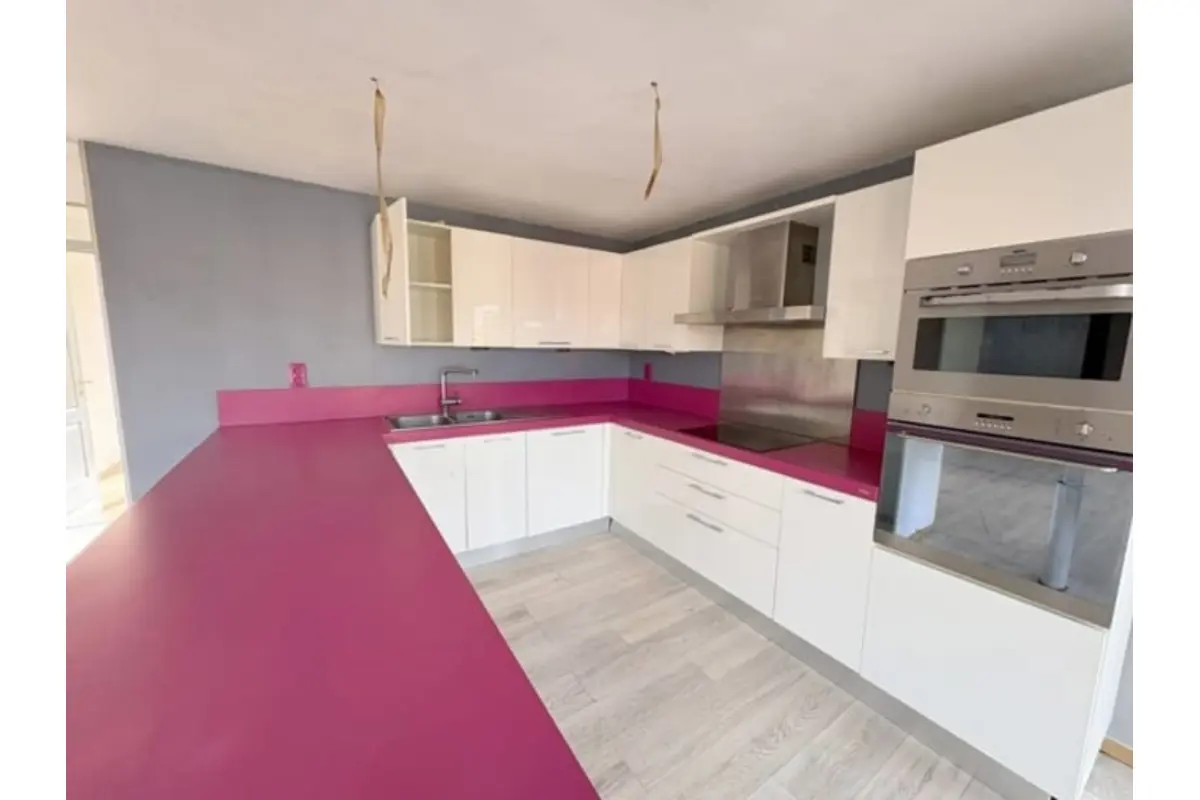 Appartement à vendre à Gilly 6060 115000.00€ 2 chambres 95.00m² - annonce 677052