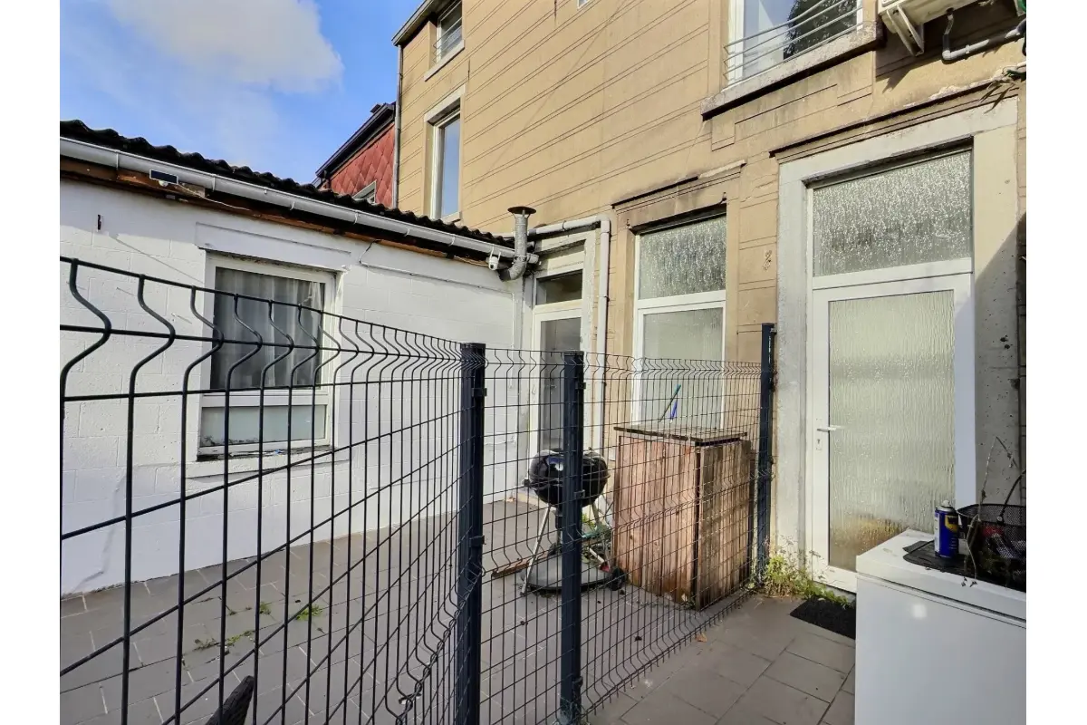 Immeuble de rapport - Immeuble à appartement à vendre à Roux 6044 380000.00€ 7 chambres m² - annonce 677618