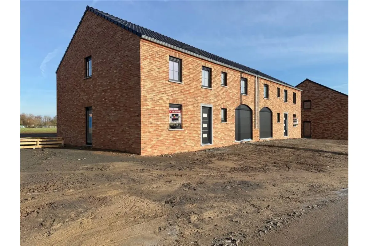 Maison à vendre à Chièvres 7950 370000.00€ 4 chambres 208.00m² - annonce 678021