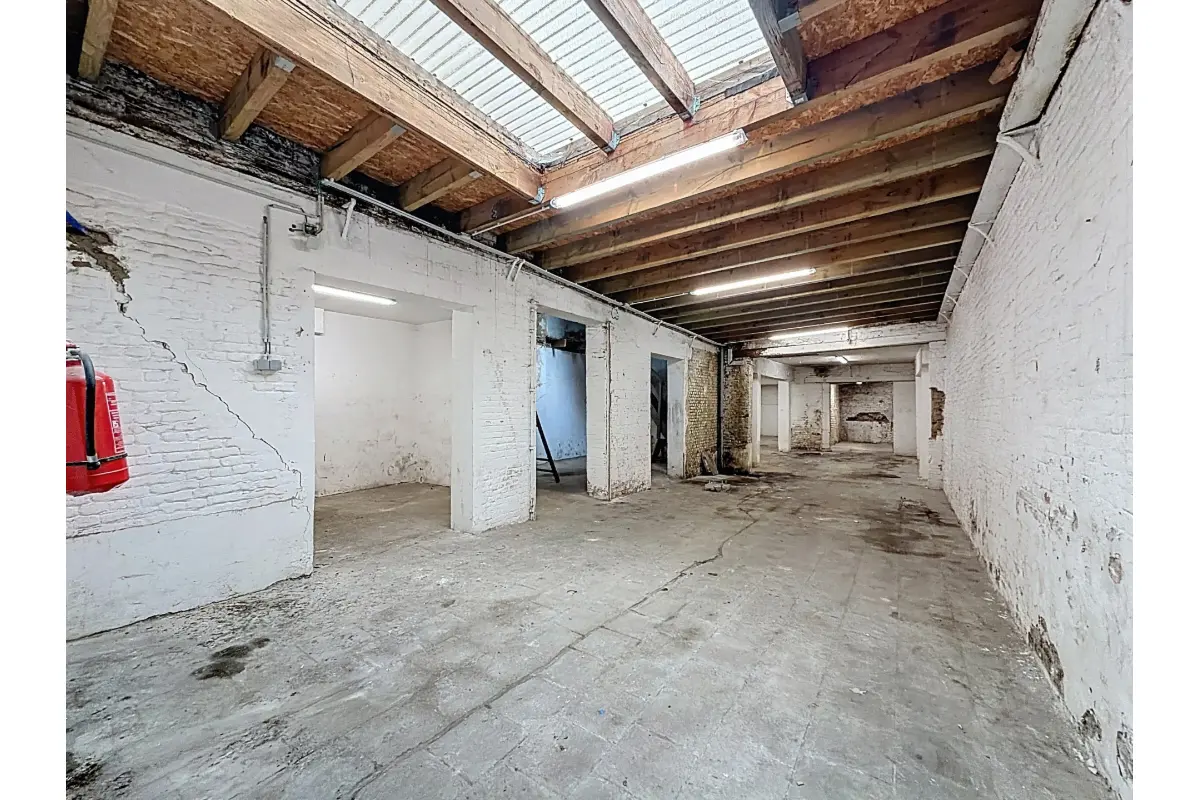 Commerce à  à Charleroi 6000 700.00€  chambres 213.00m² - annonce 679078