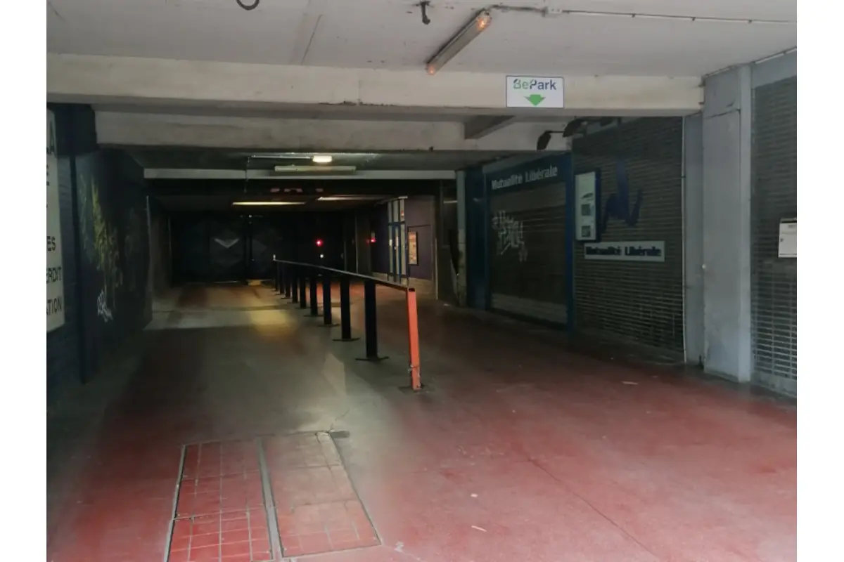 Parking à louer à Charleroi 6000 110.00€  chambres m² - annonce 681818